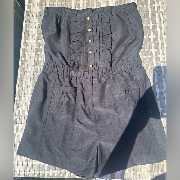 Art & Co Pants - Art & Co Strapless Black Ruffle Romper Women’s Size M LIKE NEW!​